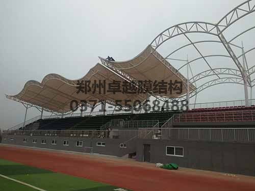安装膜结构具有一定危险性,需做好安全措施