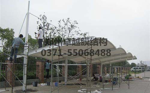 施工人员正在安装的糖心官网入口