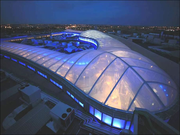 ETFE 膜与自然光：营造明亮宜人的室内环境