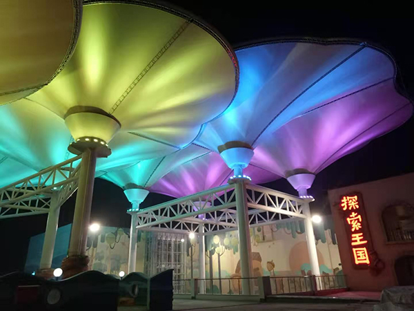穹顶式景观膜结构在商业街的运用